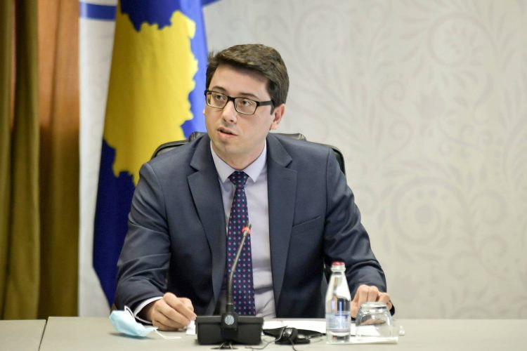 Qeveria Kurti merr një vendim për sektorin privat, ka të bëjë me rrogat e punëtorëve