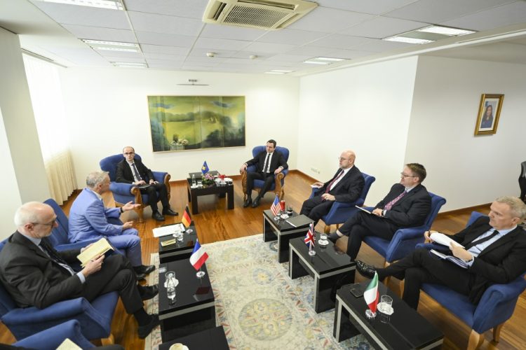 Kurtit i shkojnë në zyre ambasadorët e QUINT-it