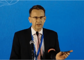 Stano para gazetarëve, ofron foto e video por nuk komenton përmbajtjen e takimeve