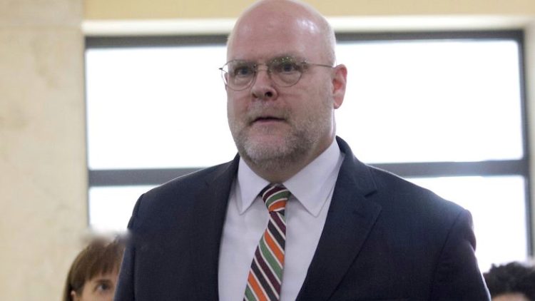 Hovenier flet pas takimit me Kurtin: Kryeministri të punojë me ne për zbatimin e Asociacionit