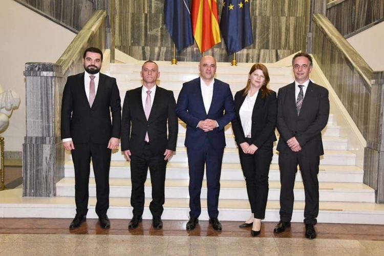 Gjysmat e ministrive në RMV, drejtohen nga shqiptarët