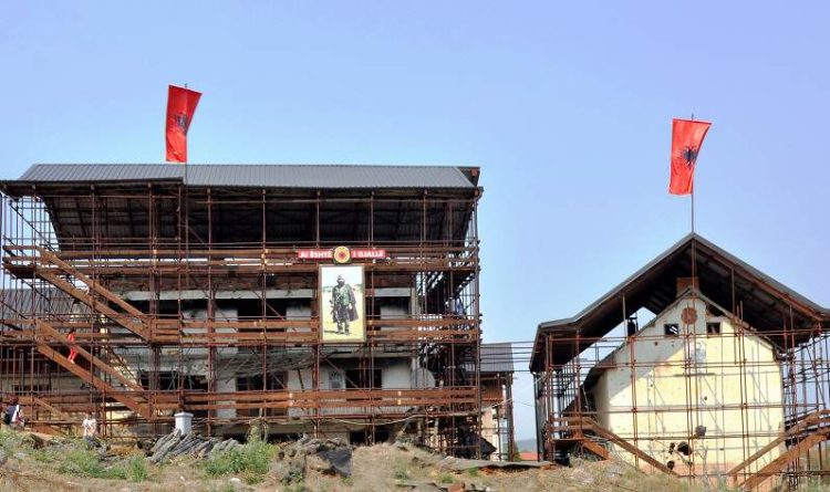 Rrëfimi i bashkëluftëtarit të Ademit e Hamzës për rrethimin e familjes Jashari