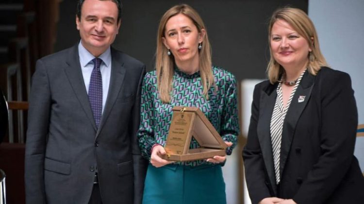 Dita e Mësuesit, çmimi “Shaban Jashari” për mësuesen e shkollës “Meto Bajraktari”