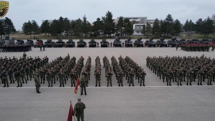 Pamje të Ushtrisë së Kosovës në 25 vjetorin e Epopesë së UÇK-së
