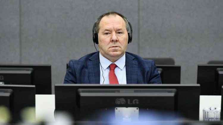 Hysni Gucati vjen në Kosovë, viziton nënën e tij të sëmurë