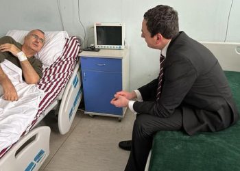 Kurti e Konjufca vizitojnë deputetin e VV-së, ishte në gjendje të rënduar shëndetësore