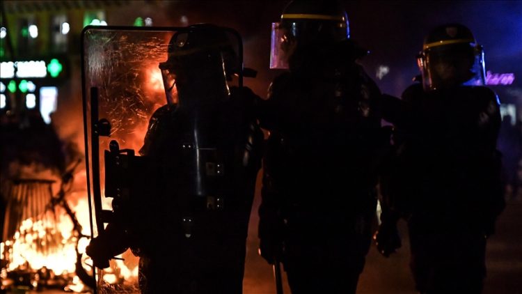 Reforma e pensioneve e presidentit Macron e ka kthyer Francën në një fushë beteje