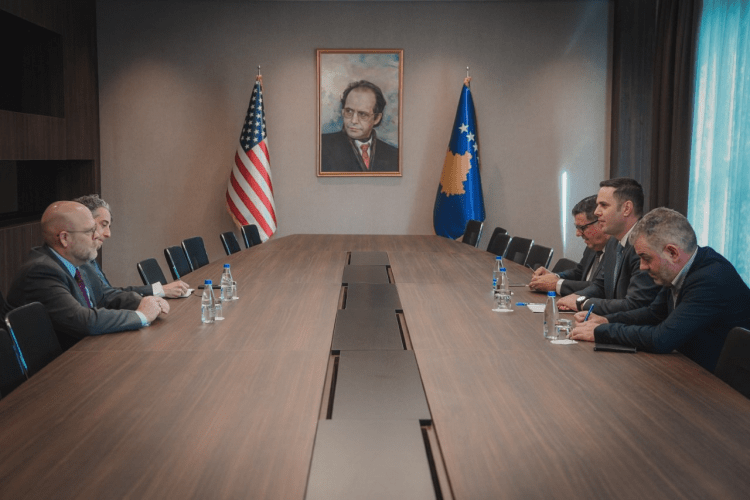 Asociacioni dhe njohja reciproke: Zbulohen detaje nga qëndrimi që mbajti Abdixhiku në takim me Hovenier