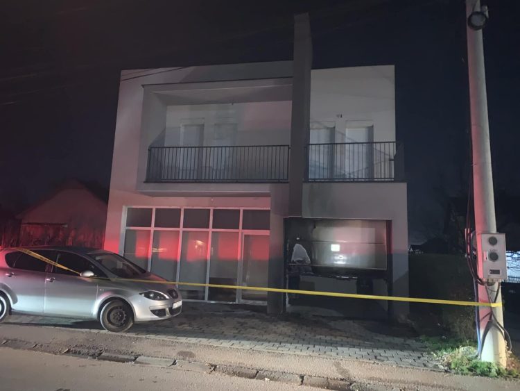 Redaktorit të RTK-së i digjet garazhi, thotë se deshën ta frikësojnë