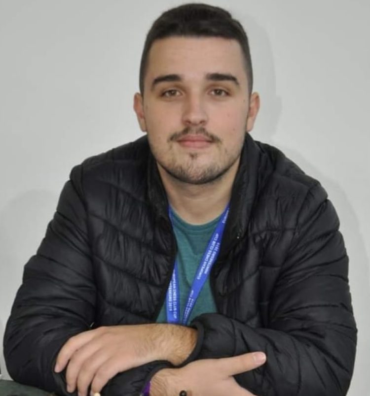 Shqiptari i Kosovës gjunjëzon serbin në Serbi