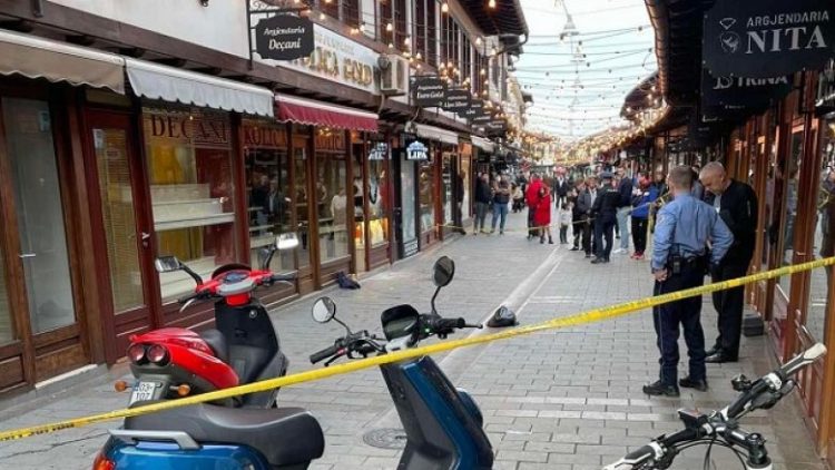 Tentim grabitje në Pejë, pronari i argjendarisë neutralizon grabitësin