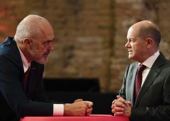 Rama takon kancelarin Scholz në Berlin