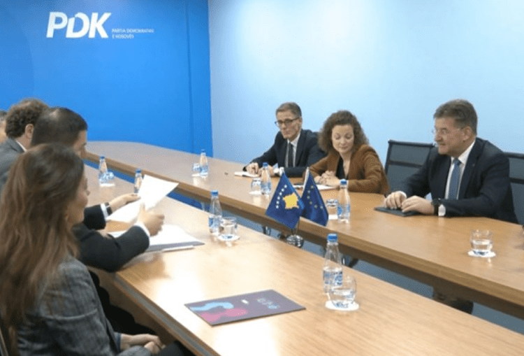 Dita e dytë e vizitës në Kosovë, Lajçaku fillimisht shkon në PDK