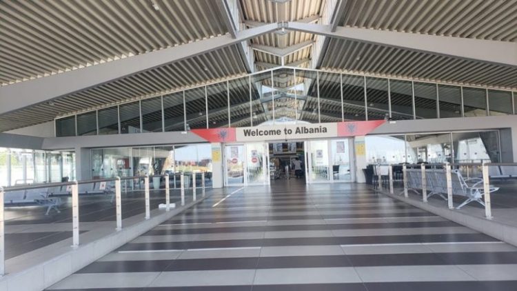 Tentoi të kalonte kufirin me dokumente të falsifikuara, arrestohet shtetasi nga Kosova në Portin e Durrësit