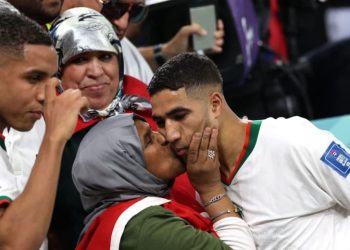 Nëna e Hakimit për akuzat ndaj tij: Zemra ime thotë se ai është i pafajshëm