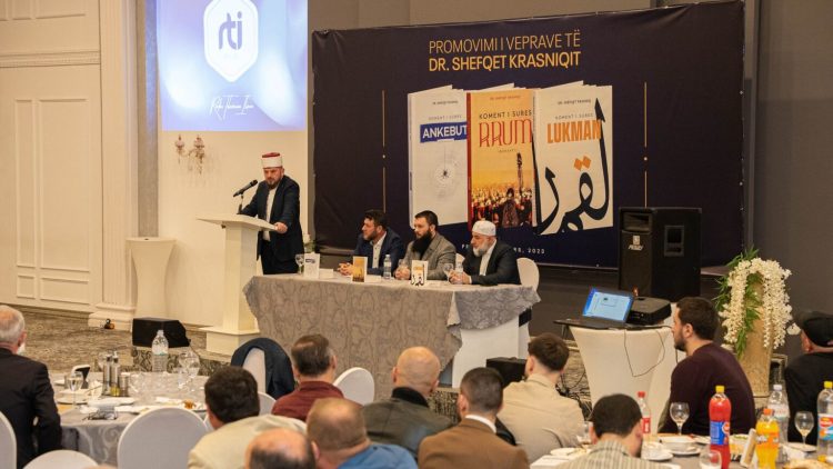 Në iftarin tradicional të shtruar nga dr. Shefqet Krasniqi u promovuan tre librat e tij të fundit