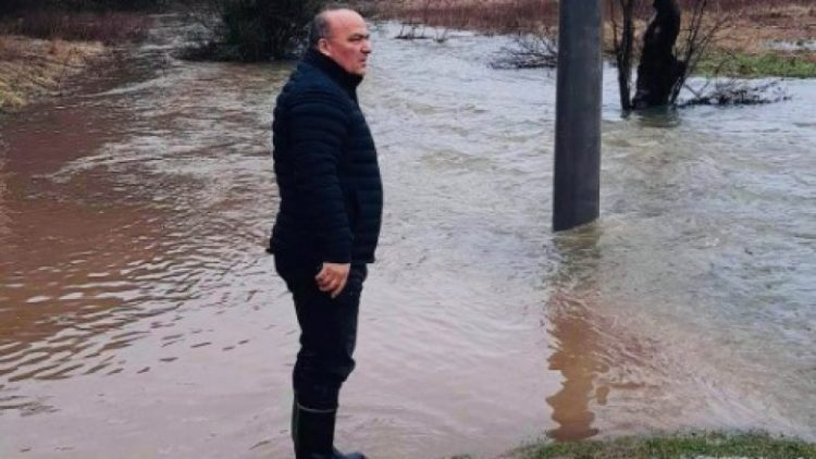 Bulliqi tregon për gjendjen në Podujevë pas reshjeve të shiut