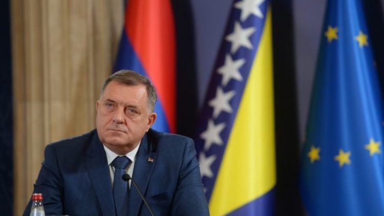 Iniciohet rast kundër Dodikut për mohim të gjenocidit në Srebrenicë