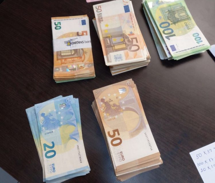 Kapen 30 mijë euro të padeklaruara, Dogana e Kosovës jep detaje