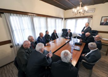 Kurti viziton Shoqatën e ish të burgosurve politikë