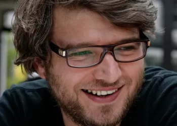 “Kryeministër, a të ka marrë malli për Albinin?”