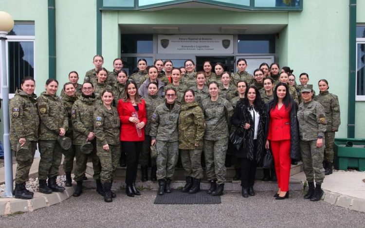 Në Ministrinë e Mbrojtjes dhe FSK u kremtua 8 Marsi, Dita Ndërkombëtare e Gruas