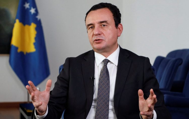 Kurti kryen homazhe në Krushë të Madhe: Brezave të ardhshme t’u lëmë të ardhme të ndritshme