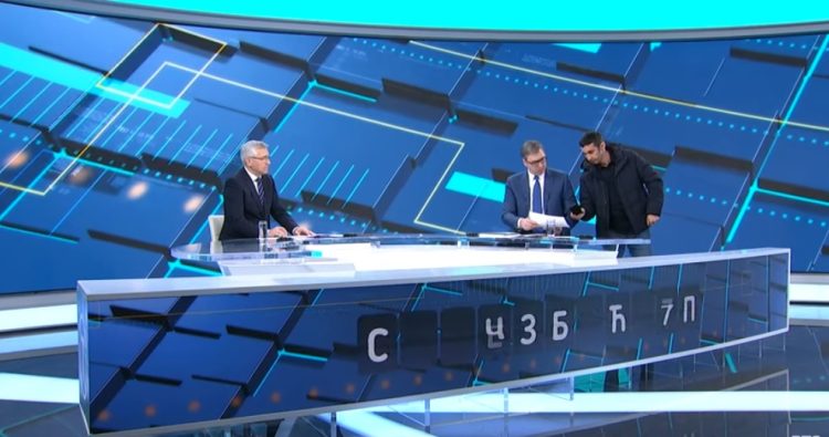 Vuçiqit i shterojnë idetë kreative, bën inskenime live për Kosovën (VIDEO)