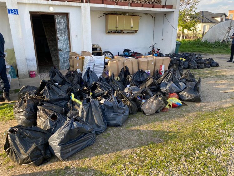 Policia realizon katër kontrolle: Gjen duhan të kontrabanduar