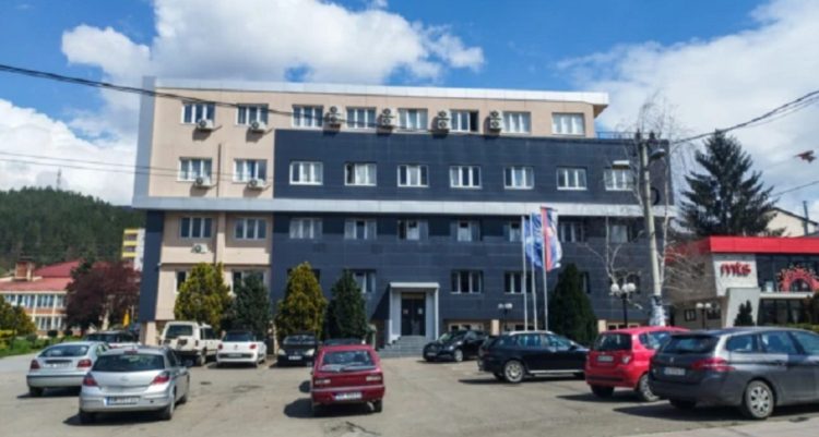 Sfida e parë e kryetarëve të rinj në veri po cilësohet qasja në objektet komunale