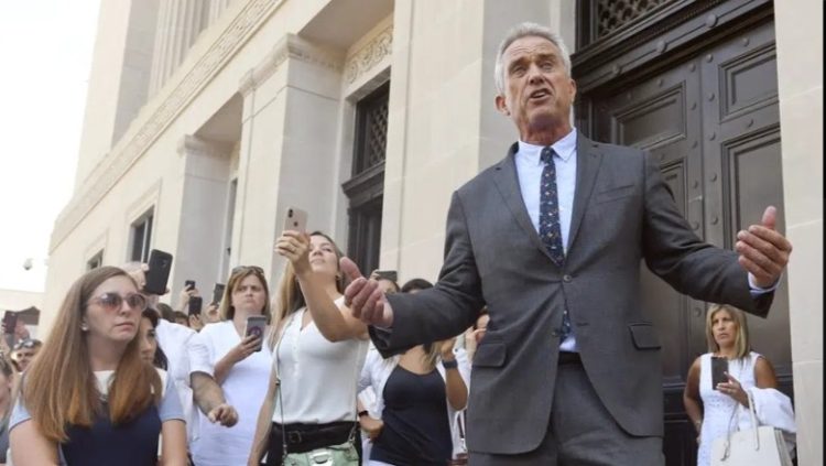 Nipi i John Kennedy kandidon për President të SHBA