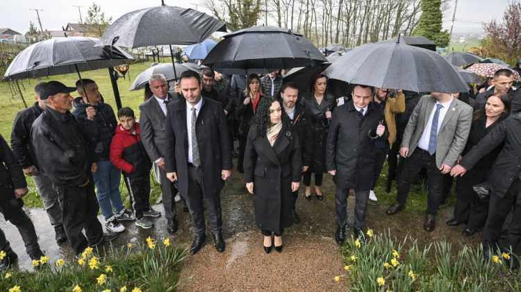 Kurti: Masakra e Poklekut është dëshmi e gjallë e gjenocidit të Serbisë edhe sot e kësaj dite