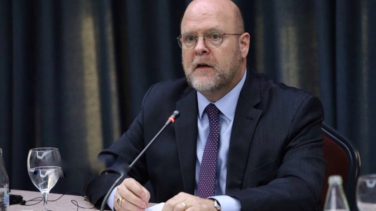 Hovenier uron Ditën e Kushtetutës: Krenar që mbështes popullin dhe institucionet e Kosovës