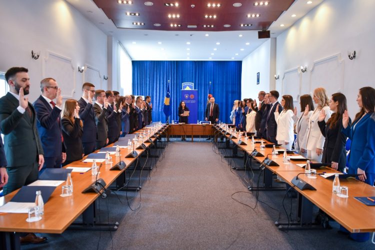 Presidentja Osmani dekretoi 29 gjyqtarë me mandat fillestar