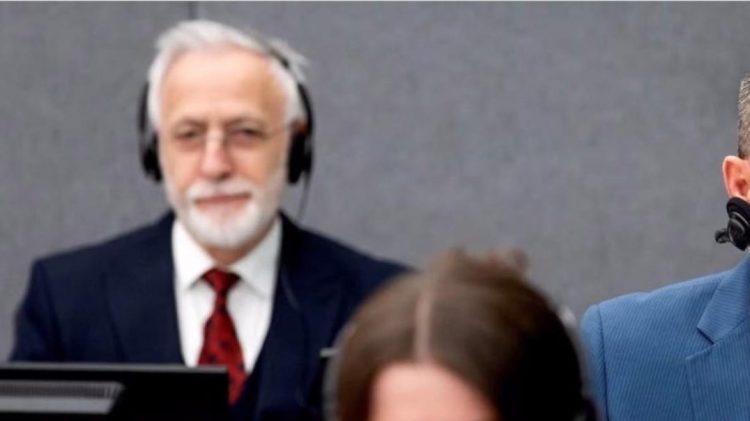 Vajza e Jakup Krasniqit: Të adhuroj buzëqeshjen dhe kravatën me shqiponja