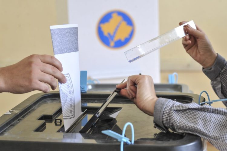 Zgjedhjet në veri: Hapen qendrat e votimit