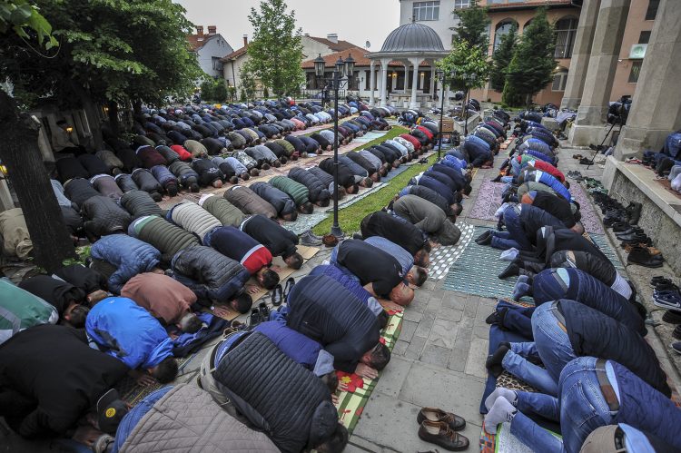 Të premten Fitër Bajrami, BIK-u njofton se kur falet namazi