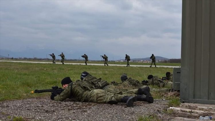 Pjesëtarët e FSK-së filluan të mbajnë ushtrime në Aeroportin e Gjakovës dhe në Babaj