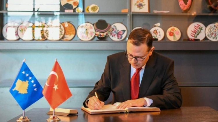Ambasada e Turkiyes në Kosovë uron Ditën Ndërkombëtare të Romëve