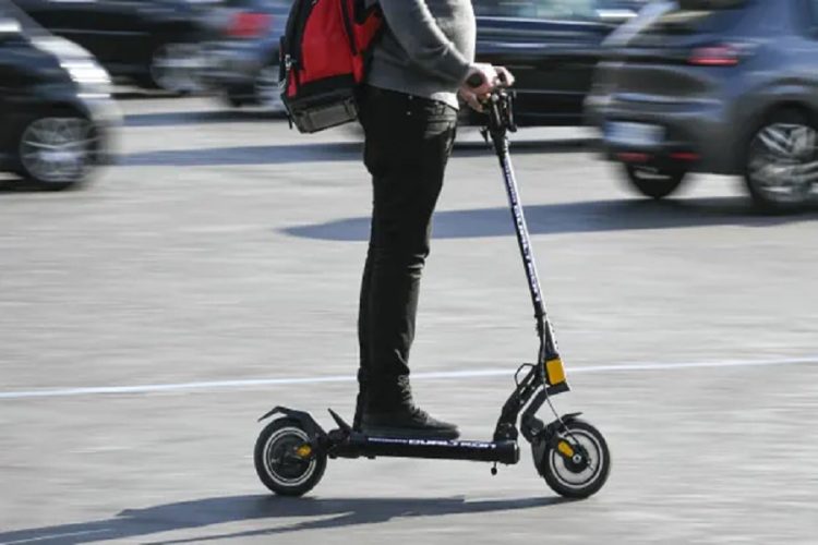 Parisi ndalon skuterët elektrikë