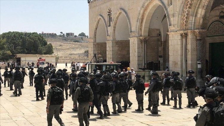 Policia izraelite ndërhyn ndaj grupit që shkoi në Xhaminë Al-Aksa për faljen e namazit të sabahut