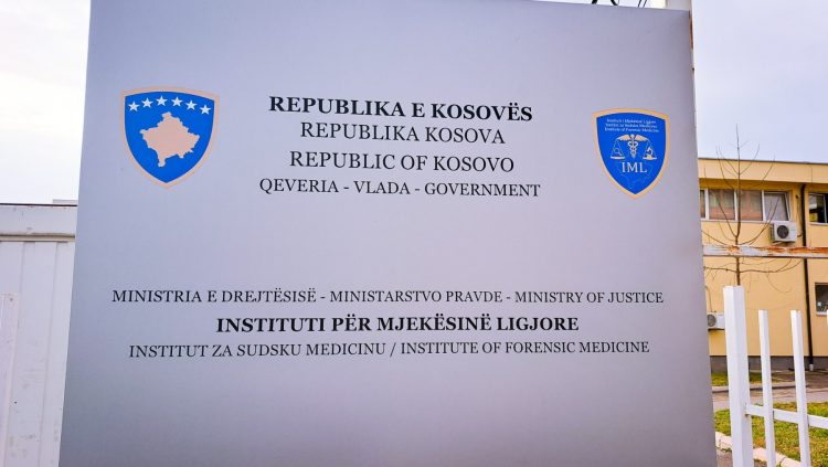 Tre laboratorë të Institutit të Mjekësisë Ligjore pa akreditim, palët kontestojnë rezultatet
