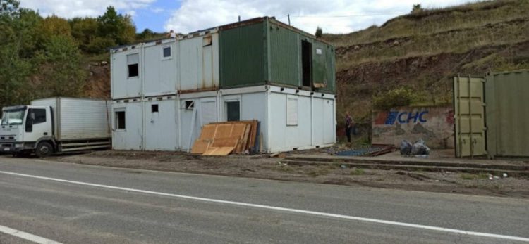 Fillon vendosja e kontejnerëve për zgjedhjet e jashtëzakonshme në veri