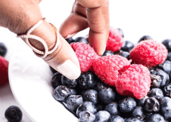 Pse të hani një grusht boronica çdo ditë?