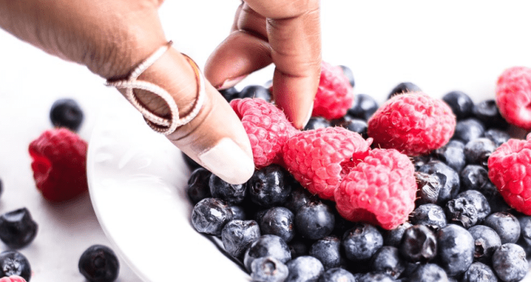 Pse të hani një grusht boronica çdo ditë?