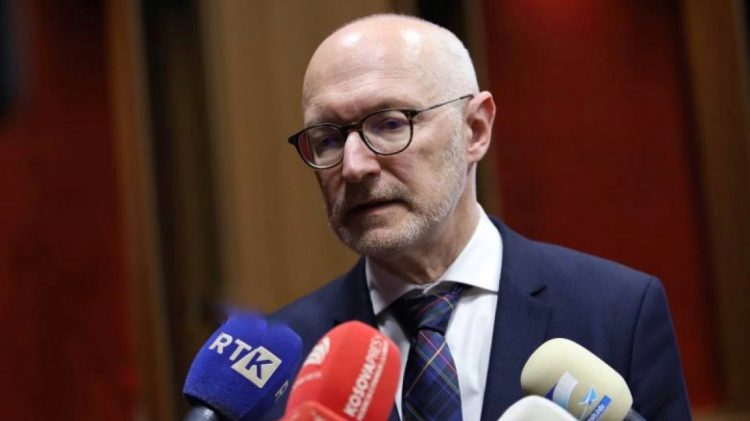 Ambasadori francez mirëpret vendimin për heqjen e vizave për Kosovën