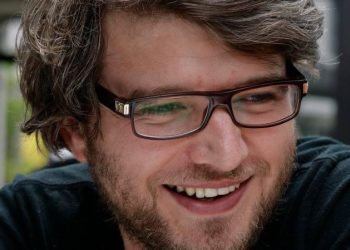 Humbësit dhe fituesit në sferën publike