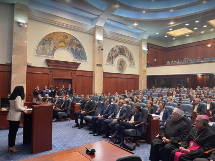 Osmani mbanë fjalim para deputetëve të Kuvendit të Maqedonisë së Veriut