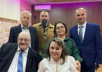 Njeriu që stërviste ushtarët e UÇK-së, britaniku Harrison martohet me shqiptaren Lejla