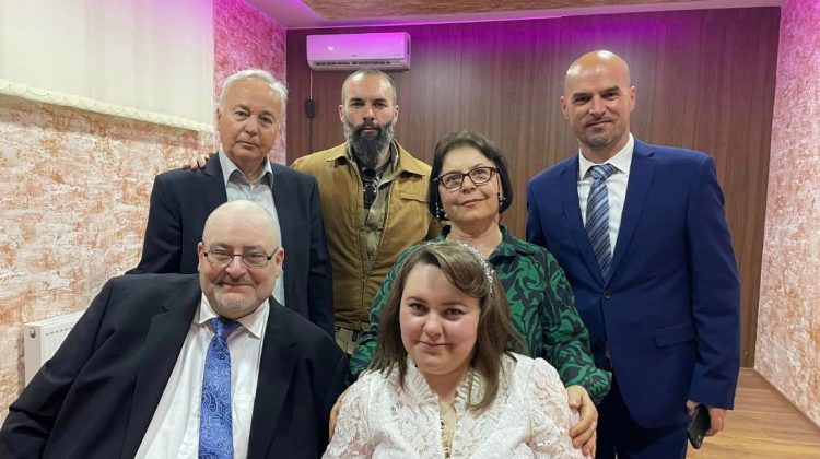 Njeriu që stërviste ushtarët e UÇK-së, britaniku Harrison martohet me shqiptaren Lejla